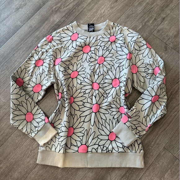 Katy Perry Collections Tops - LAST PRICE🍒🤍KATY PERRY cover me in daisies sweatshirt ⭐️